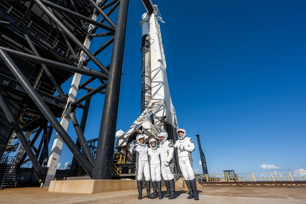 普通人也能坐飞船,SpaceX送4名平民进太空,没有老司机带路